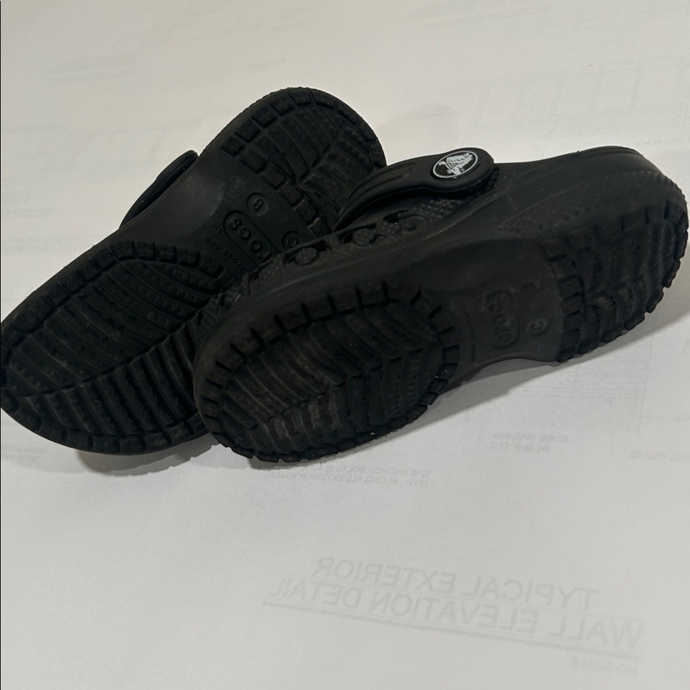 CROCS Kids Black Sandals - Picture 5 of 8